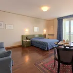 Royal 4*
