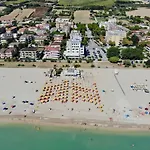 Royal Hotel