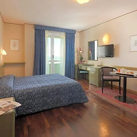 Royal 4*